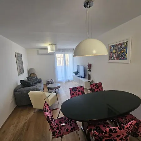 Charming Apartment Mari Znjan *