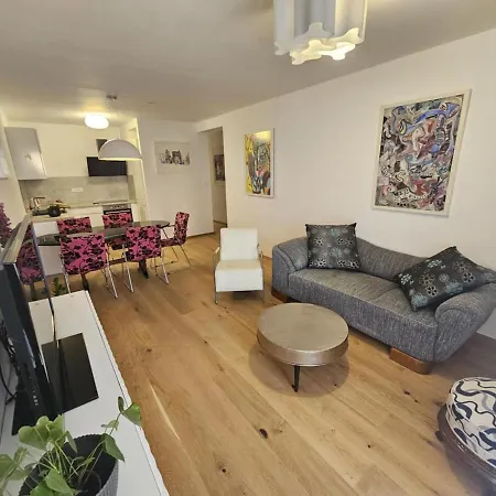 Charming Apartment Mari Znjan